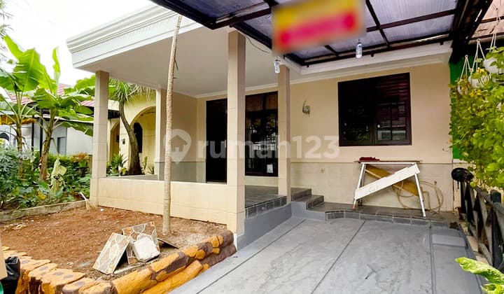 Beautiful House Ready to Occupy 2+1 BR Cluster Meadow Green Lippo Cikarang