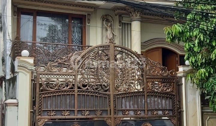 Dijual Rumah Classic Muara Karang Blok 8