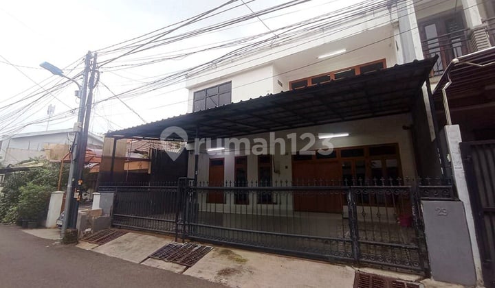 Disewa Rumah Town House Strategis Tomang