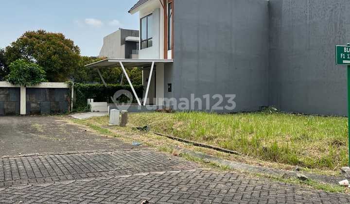 For Quick Sale‼️ Corner Lot in Clemantis, Metland Puri