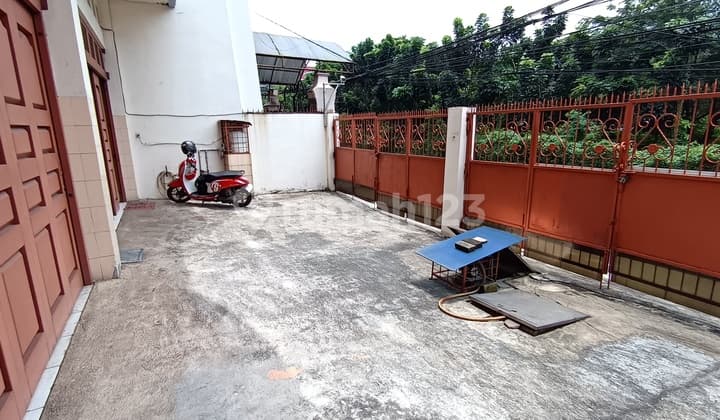 Dijual Rumah Pluit SHM 3 Lantai Pinggir Jalan Raya
