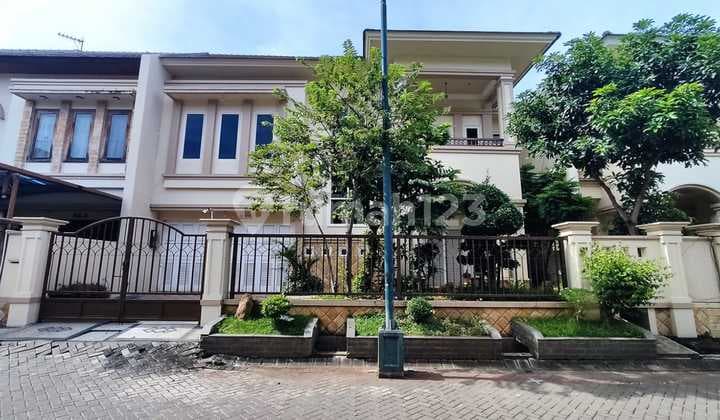 House in Central Park Regency Mulyosari Well-Maintained Cheap Ready to Occupy
