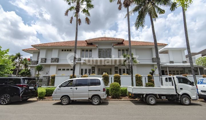 Luxury Spacious House for Rent in Kuningan (Sd)