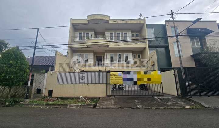 Dijual Rumah 3 Latai di Pondok Indah ( Lm)