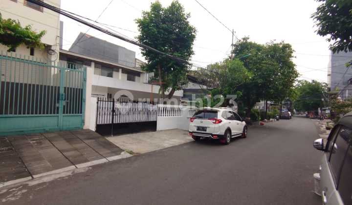 Frans Cen-Disewakan Rumah Tanjung Duren .Jarang Ada..Cocok Utk Usaha /Kantor atau Tempat Tinggal * 11 X 20.