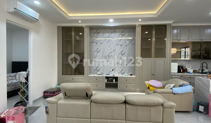 Frans Cen-Murah-Rumah Dijual di Casajardin Semi Furnished, Modern Minimalis, Jarang Ada LT. 8X18