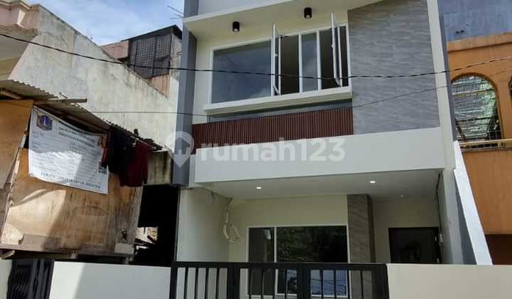 Dijual Rumah Minimalis Brand New..Lokasi di Jalan Mangga - Duri Kepa.baru.jarang Ada LT / LB: 67.5 / 147