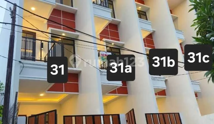 Frans Cen- For Rent House in Taman Ratu Price 70 Million / Year. Good, cheap Land 3x16/3.5 Floors.