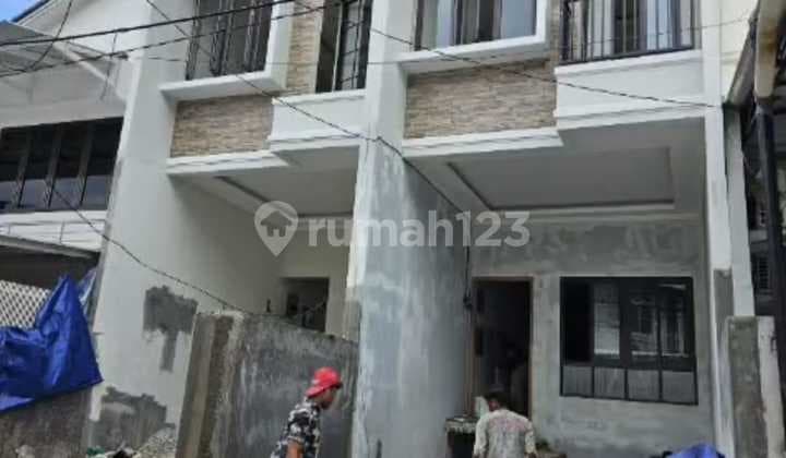 Frans Cen Lagi.frans Cen Lagi - Dijual Rumah Baru Komplek Eksklusif di Greenville..Jalan Depan Lebar 2 Mobil Lebih.jarang Ada..Baru ○ Luas Tanah 75M2
