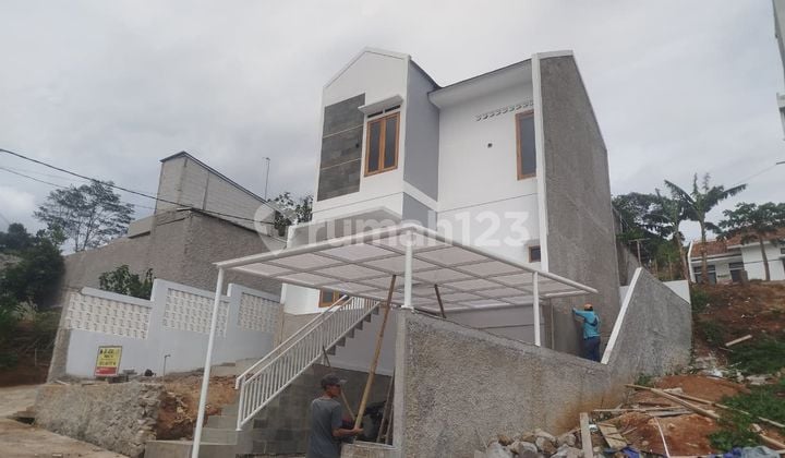 Rumah Siap Huni 2 Lantai Ramai Penduduk Dekat Tol Cileunyi