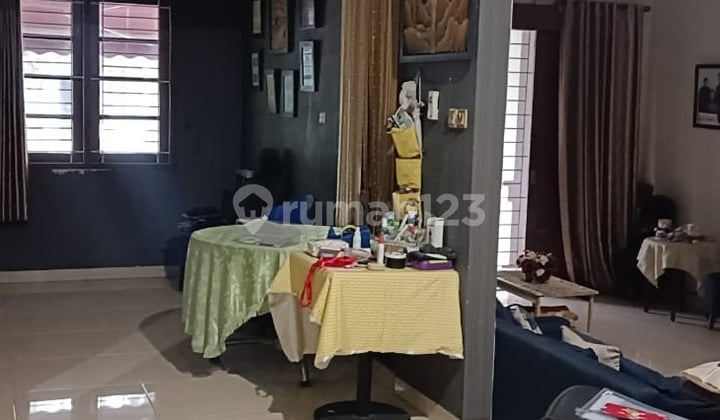 Hunian Dekat Sekolah dan Supermarkei Kota Wisata