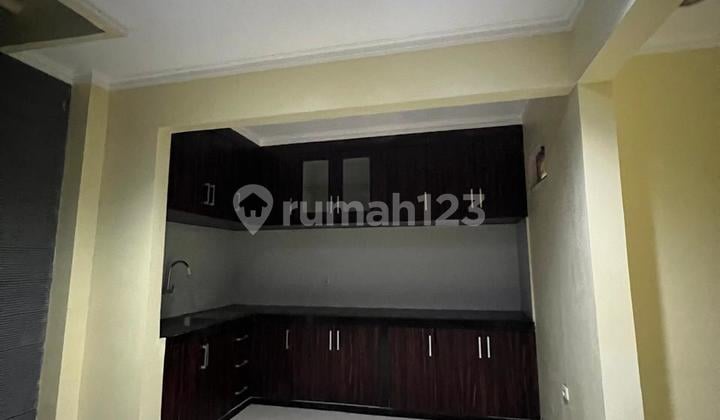 Disewakan Hunian Nyaman 2 Lantai Dekat Akses Tol