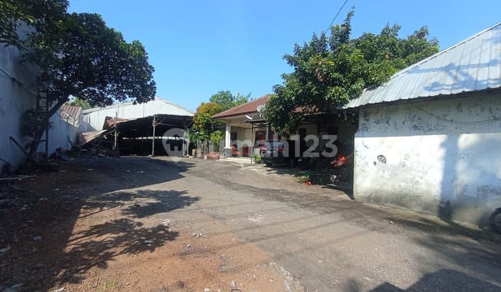 Buy Land Bonus House Strategic Location on Jl Majapahit