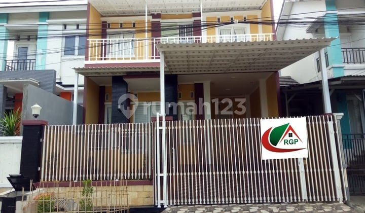 Rumah 2 Lantai Jl Boulevard Villa 5 SHM Rumah