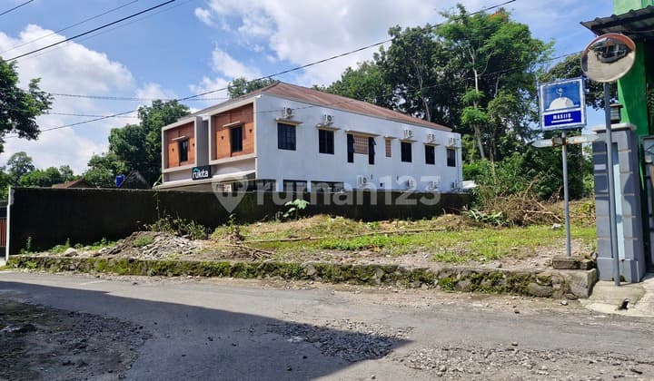 Tanah SHM Pekarangan 200 M², 800 Meter Kampus Uii