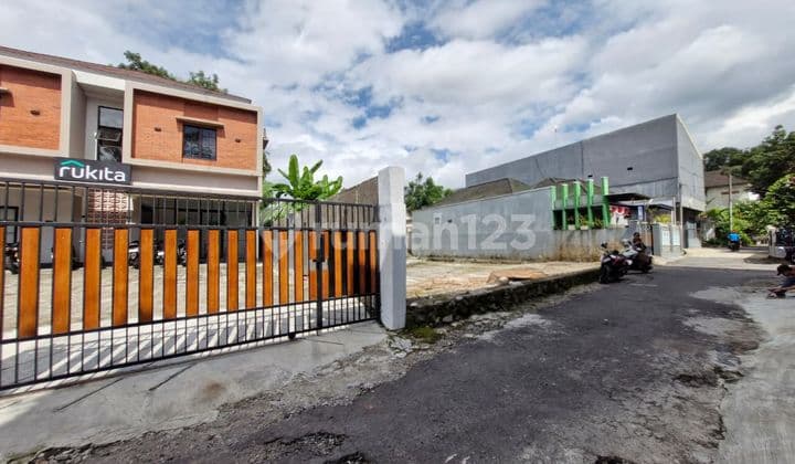 Tanah Matang Jogja, 800 Meter Kampus Uii