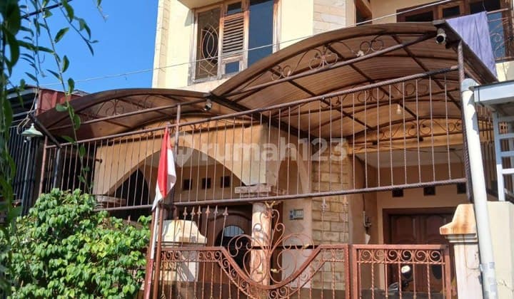 Rumah Furnish 2 Lantai di Kalisari Pasar Rebo Jakarta Timur