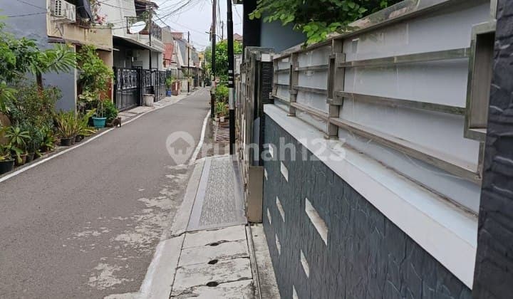 Rumah 2 Lantai, di Pulomas Jakarta Timur