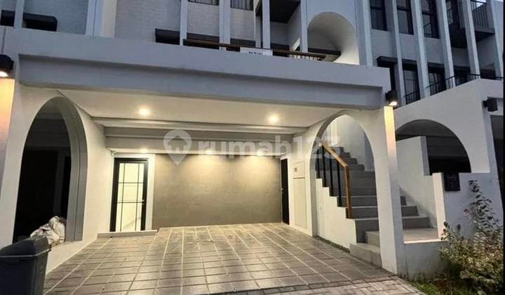 Disewakan Rumah 3 Lantai Semi Furnished BSD, Arsitek Denny Gondo