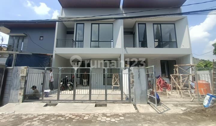 Rumah Lux Brand New Dekat Setrasari Mall