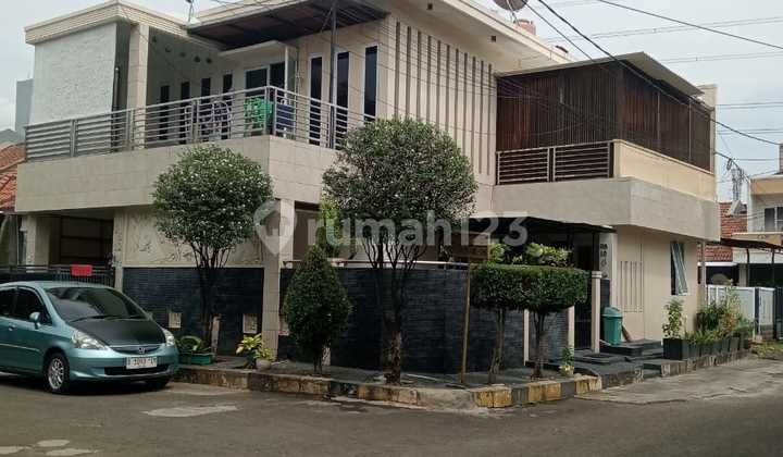 Dijual: Rumah Modern Hoek 2 Lantai di Metro Permata 1, Karang Tengah - Full Furnished & SHM!
