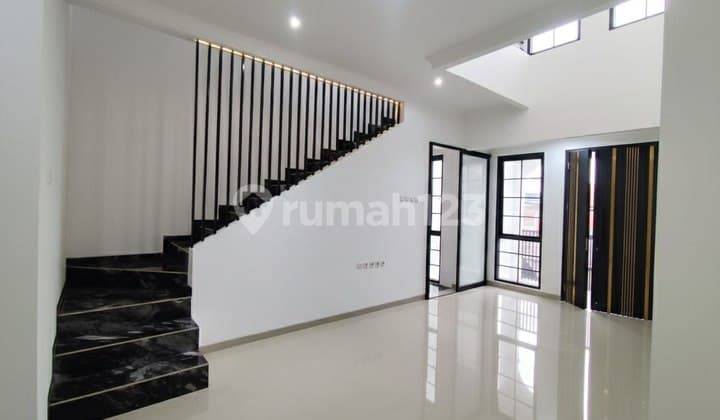 Dijual: Rumah Baru 3 Lantai Rawa Belong, Kemanggisan - Strategis & Bonus Furnish!
