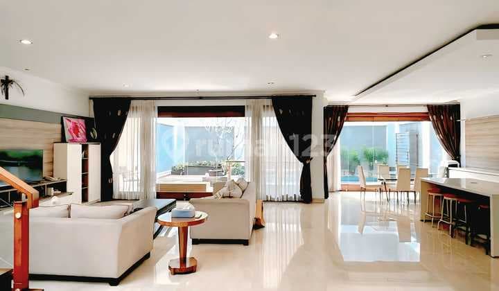 Dijual Rumah 3 Lantai Furnished Siap Huni