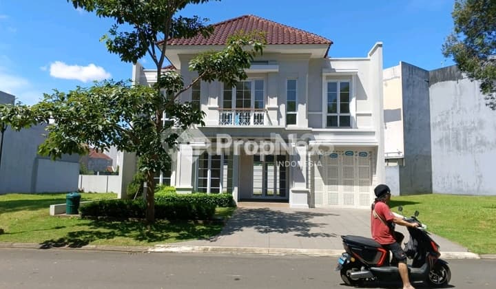 For Sale ! Rumah Luas 6 Kamar Tidur