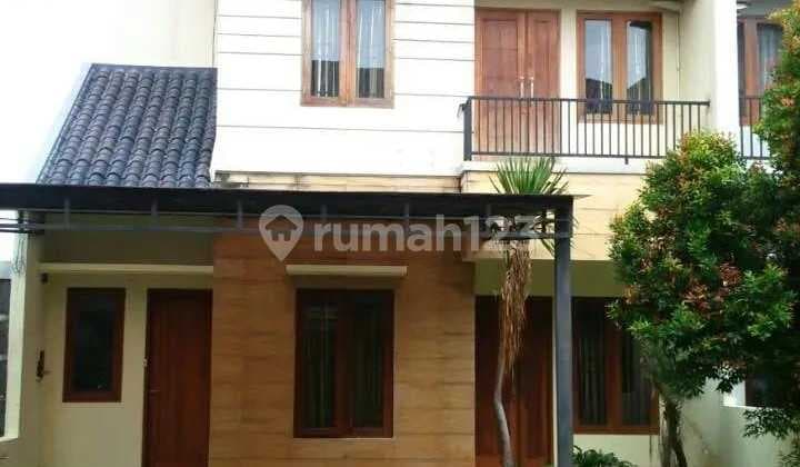 Disewakan Rumah Town House di Belakang Village Pejaten Mall