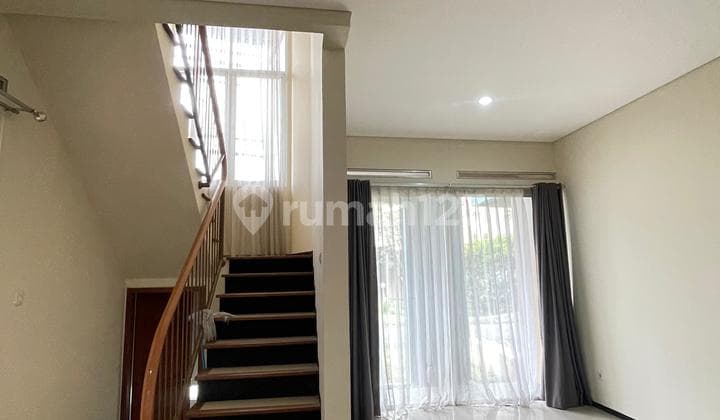 Lokasi Terbaik!! Rumah Tinggal/ Kantor Terawat Sekali Dekat Dago/Tubagus Ismail