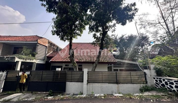 Lokasi Terbaik!!Rumah Tanah Luas Strategis