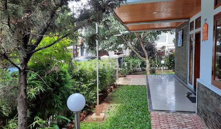 Best Location!! A Strategic Semi-Furnished House in the City Center