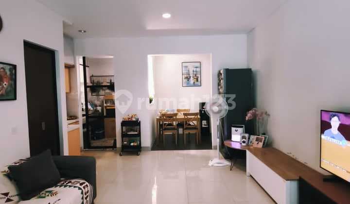 Rumah Semi Furnished 3 Lantai SHM Siap Huni di BSD Tangsel