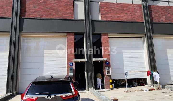 Warehouse Facing South Strategic Location in Pik 2 Jakut