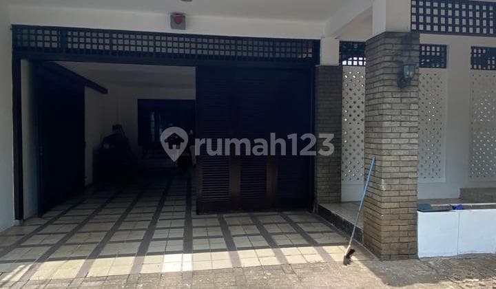 Rumah Terawat Lokasi Premium Strategis SHM di Lebak Bulus, Jaksel