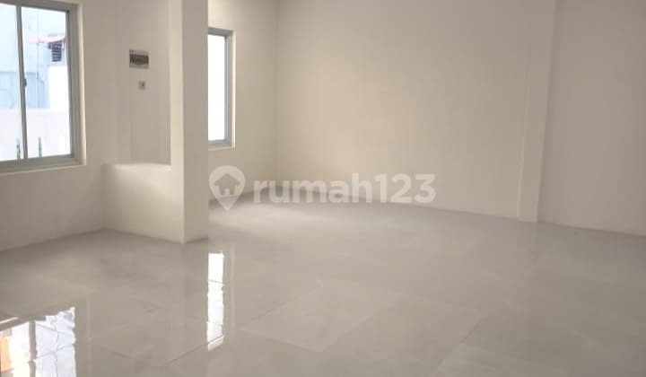 Rumah Hadap Utara 2 Lantai Dekat Gerbang Cluster di BSD Tangsel