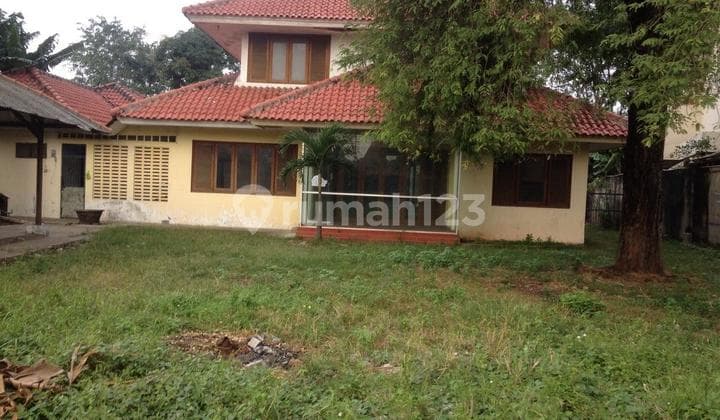 Rumah Hadap Selatan Legalitas SHM Dekat Binus di Kebon Jeruk