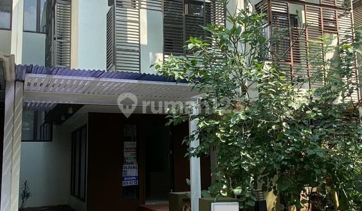 Rumah 3 Lantai Unfurnish SHM Hadap Utara bisa Nego di BSD Tangsel