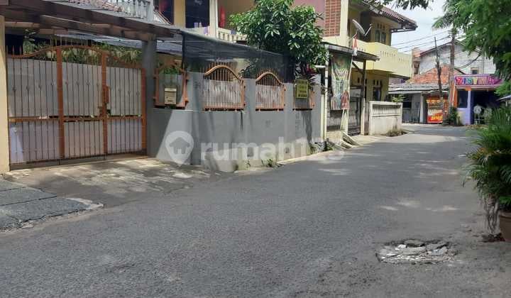 Rumah Furnished 2 Lantai dengan Gudang & Garasi di Kebayoran Baru