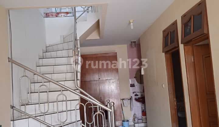 Rumah Dijual Cepat Dekat Kampus Hadap Barat Daya di Bintaro