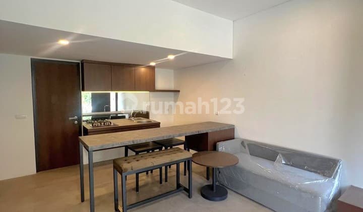 Rumah Semi Furnished PPJB Hadap Selatan 2 Lantai Siap Huni di BSD