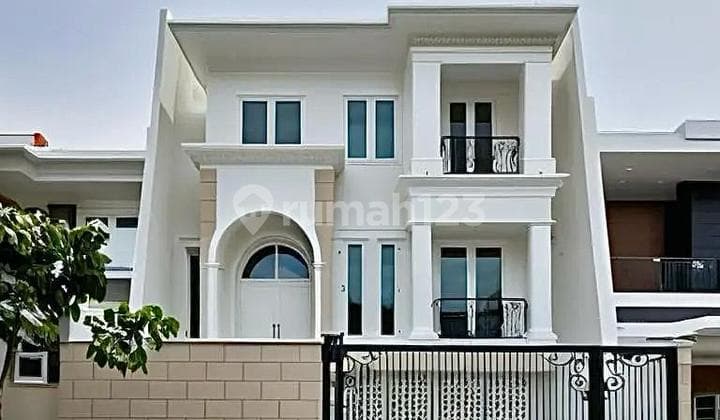 Rumah Modern 3 Lantai SHM Puri Indah - LT 200 LB 450, 4+1 KT, Garasi 3 Mobil, 11 M