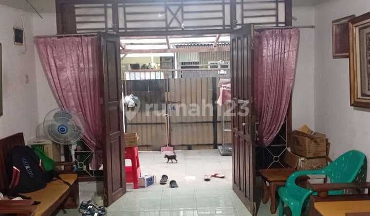 Rumah Hook Murah Tanjung Duren Rumah Nyaman dengan Posisi Hook di Kawasan Strategis Tanjung Duren, Jakarta Barat. Cocok untuk Hunian Keluarga karena Lingkungan Tenang dan Akses Sangat Mudah ke Berbagai Fasilitas Umum.lokasi Sangat Strategis Dekat Pusat Ku