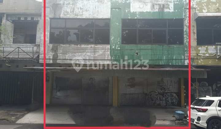 For Rent: 2.5-Story Strategic Shop House, Zero Road Frontage on Manyar Main Road, East Surabaya For Rent: 2.5-Story Strategic Shop House, Zero Road Frontage on Manyar Main Road, East Surabaya