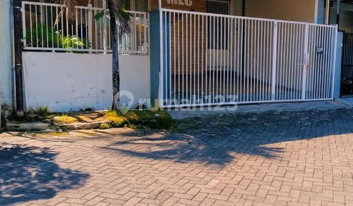 Dijual Rumah Bentuk Kantor di Surabaya Timur