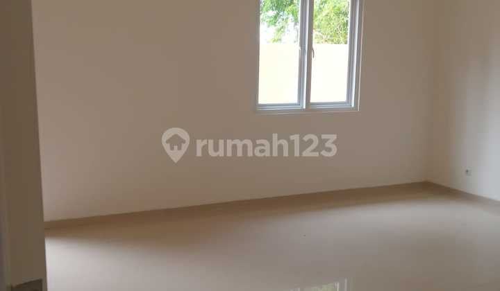Dijual Rumah 2 Lantai Baru di Royal Residence Cluster Greenwich
