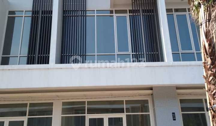 Disewakan Ruko3 Lantai di I Northwest Boulevard Citraland, Surabaya
