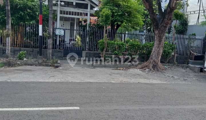 Quick Sale..House. Jl Kaca Piring .Suitable for Coffee Shop, Trendy Youth Restaurant .Because Surrounding Area Has Many Restaurants Etc.