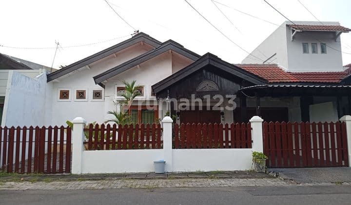 Dijual Rumah Classic Megah - Lokasi Premium Surabaya Timur