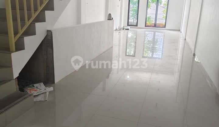For Sale New Premium 3-Story Shop in Tambaksari
